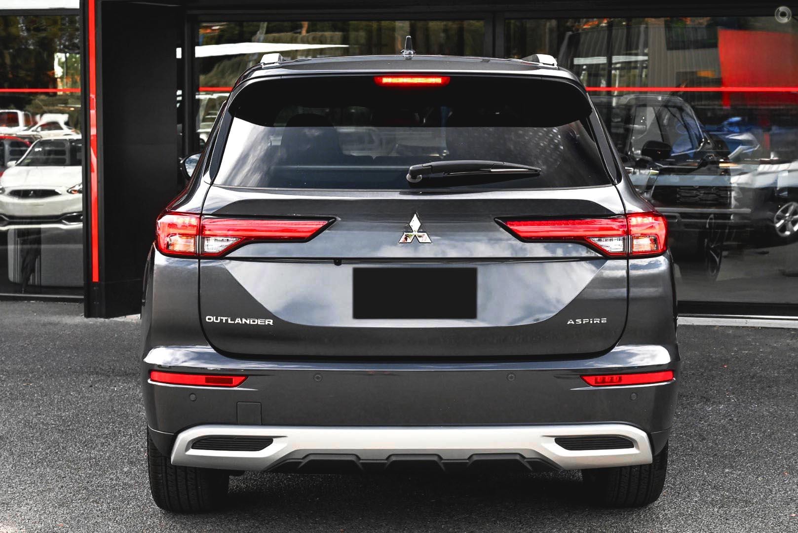 Mitsubishi Outlander image 3