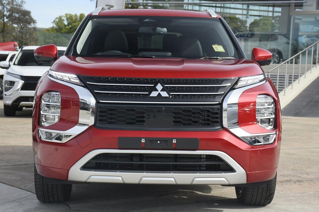 Mitsubishi Outlander image 3