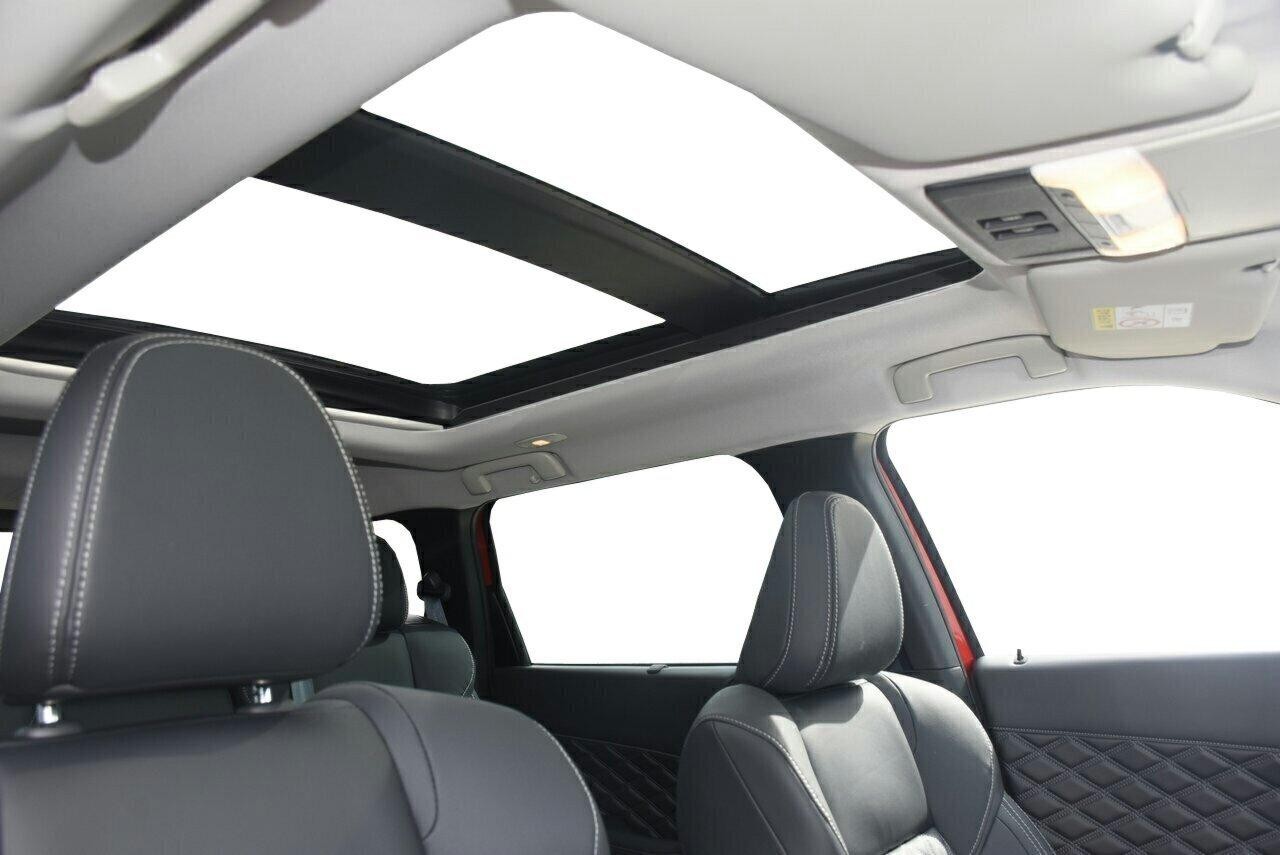 Mitsubishi Outlander image 4