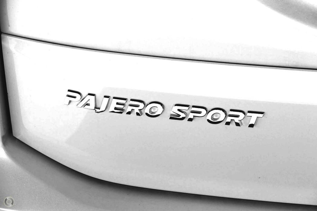Mitsubishi Pajero Sport image 4