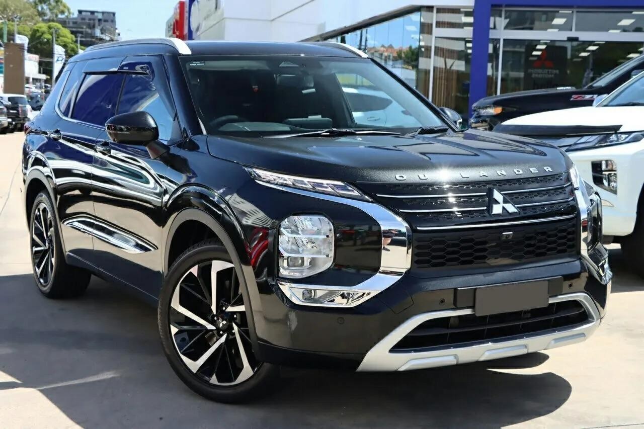 Mitsubishi Outlander image 1