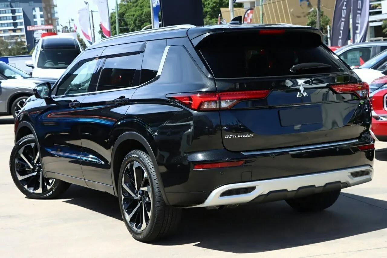 Mitsubishi Outlander image 3