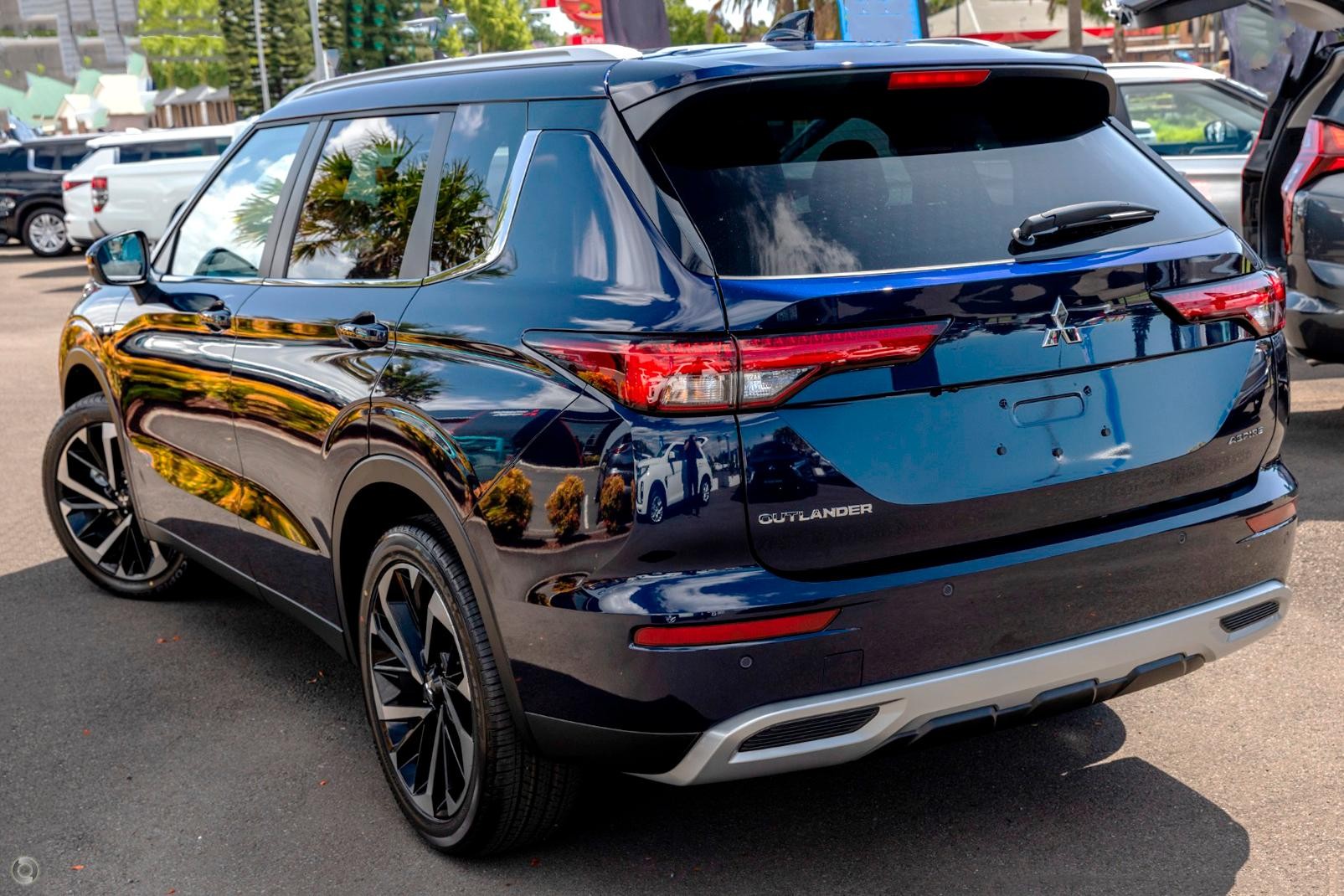 Mitsubishi Outlander image 4