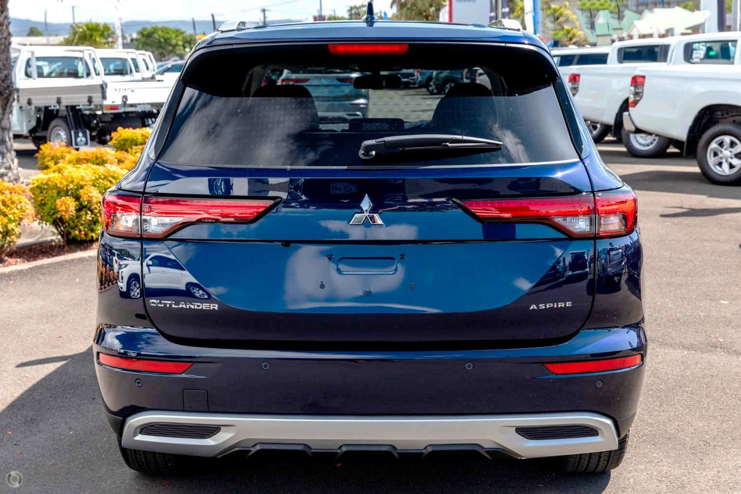 Mitsubishi Outlander image 3