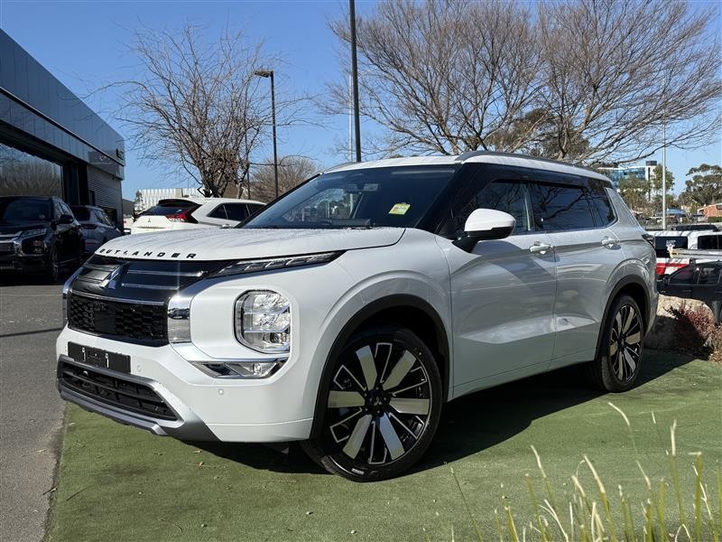 Mitsubishi Outlander image 4