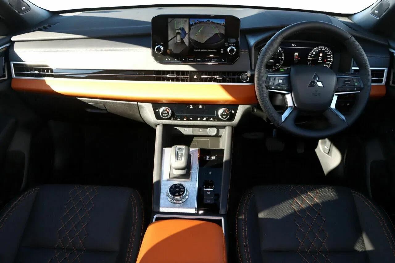 Mitsubishi Outlander image 4