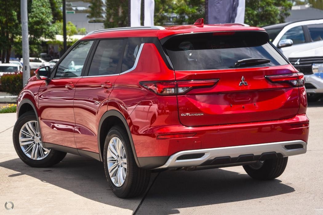 Mitsubishi Outlander image 3