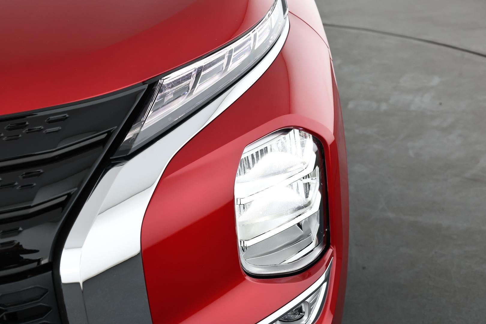 Mitsubishi Outlander image 3
