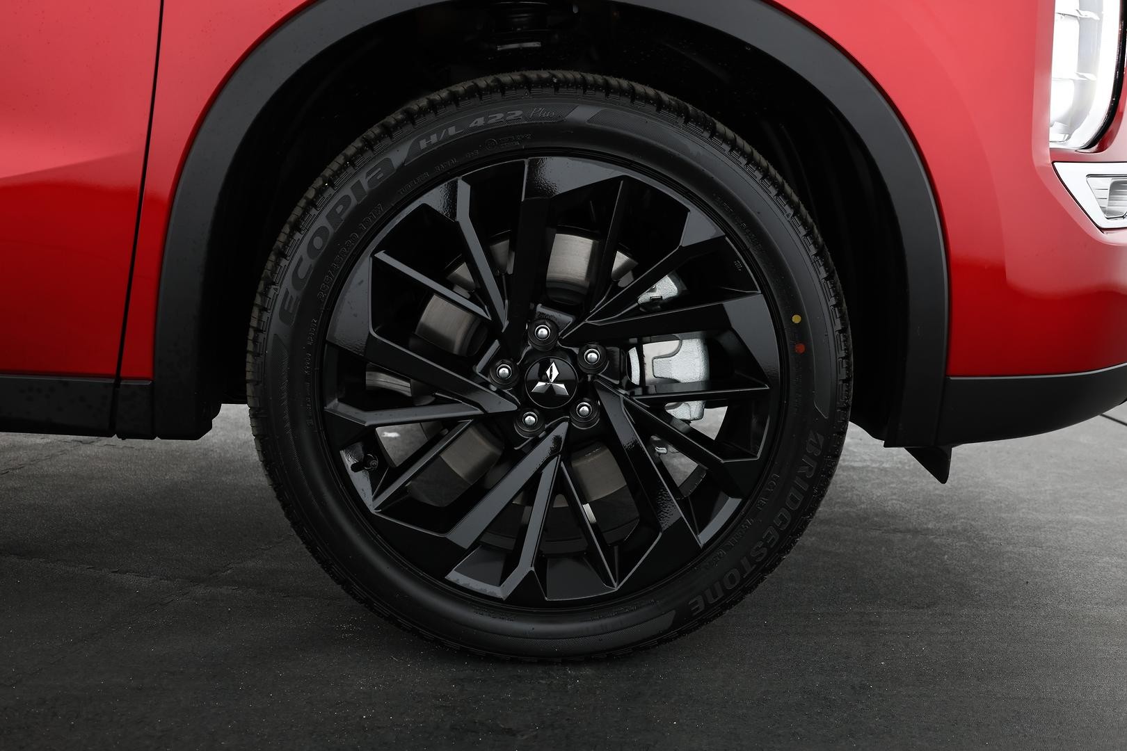 Mitsubishi Outlander image 2