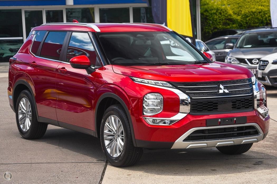 Mitsubishi Outlander image 2