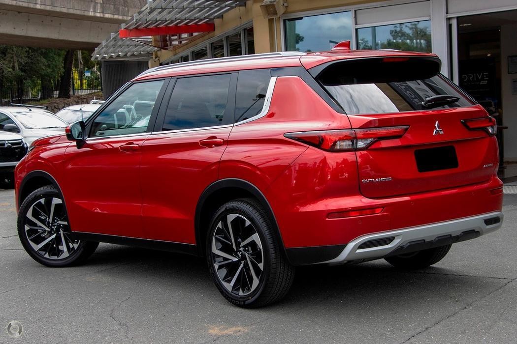 Mitsubishi Outlander image 3