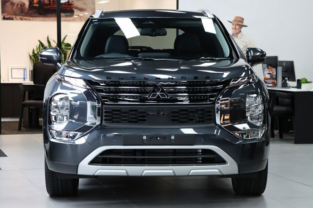 Mitsubishi Outlander image 3