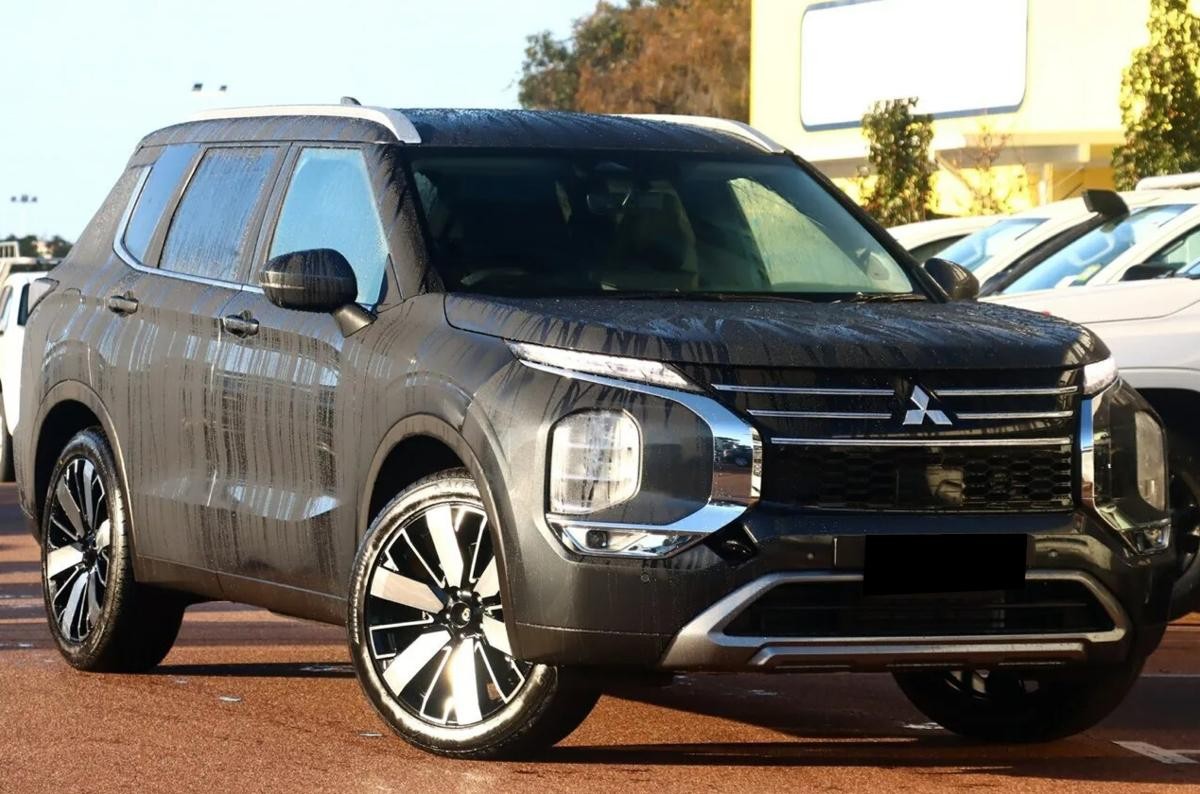 Mitsubishi Outlander image 1