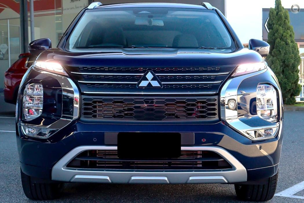 Mitsubishi Outlander image 3