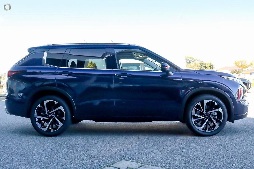 Mitsubishi Outlander image 2