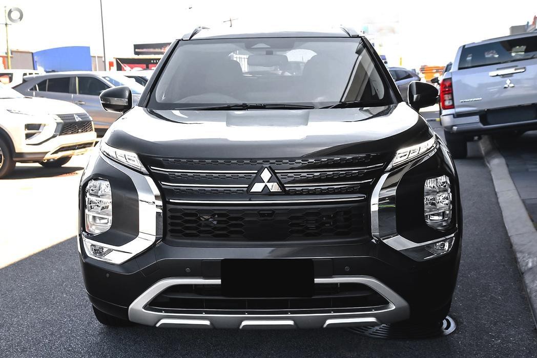 Mitsubishi Outlander image 2