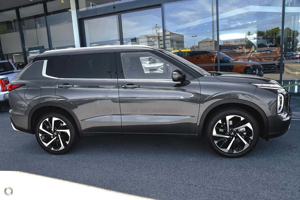Mitsubishi Outlander image 3
