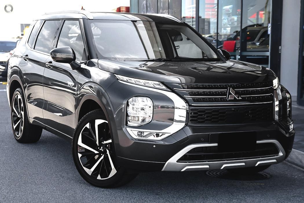 Mitsubishi Outlander image 1