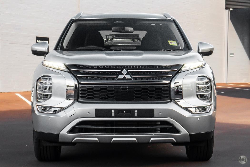 Mitsubishi Outlander image 3