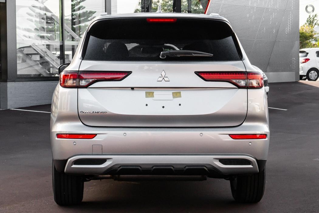 Mitsubishi Outlander image 4