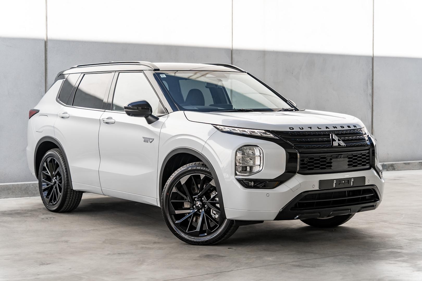 Mitsubishi Outlander image 1