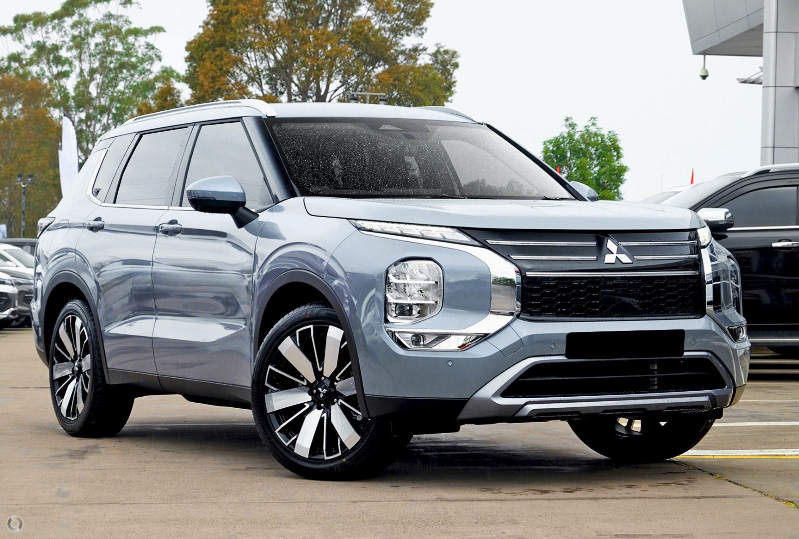 Mitsubishi Outlander image 1