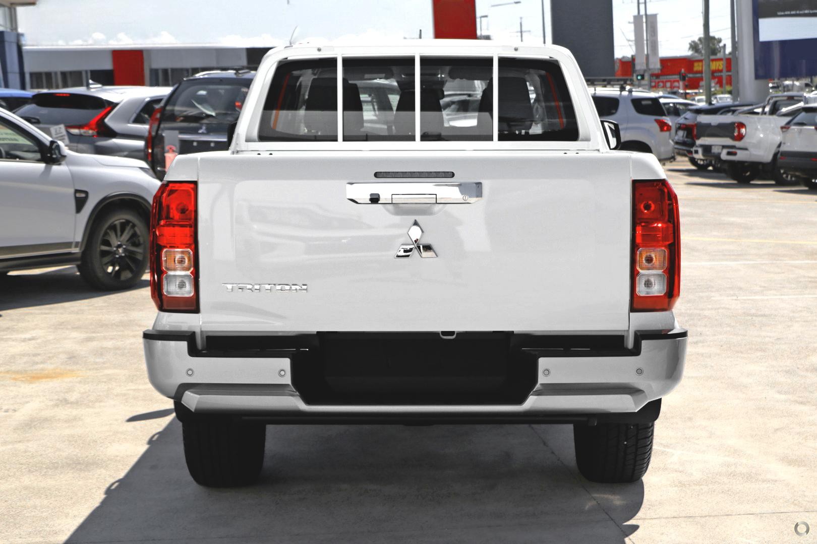 Mitsubishi Triton image 3