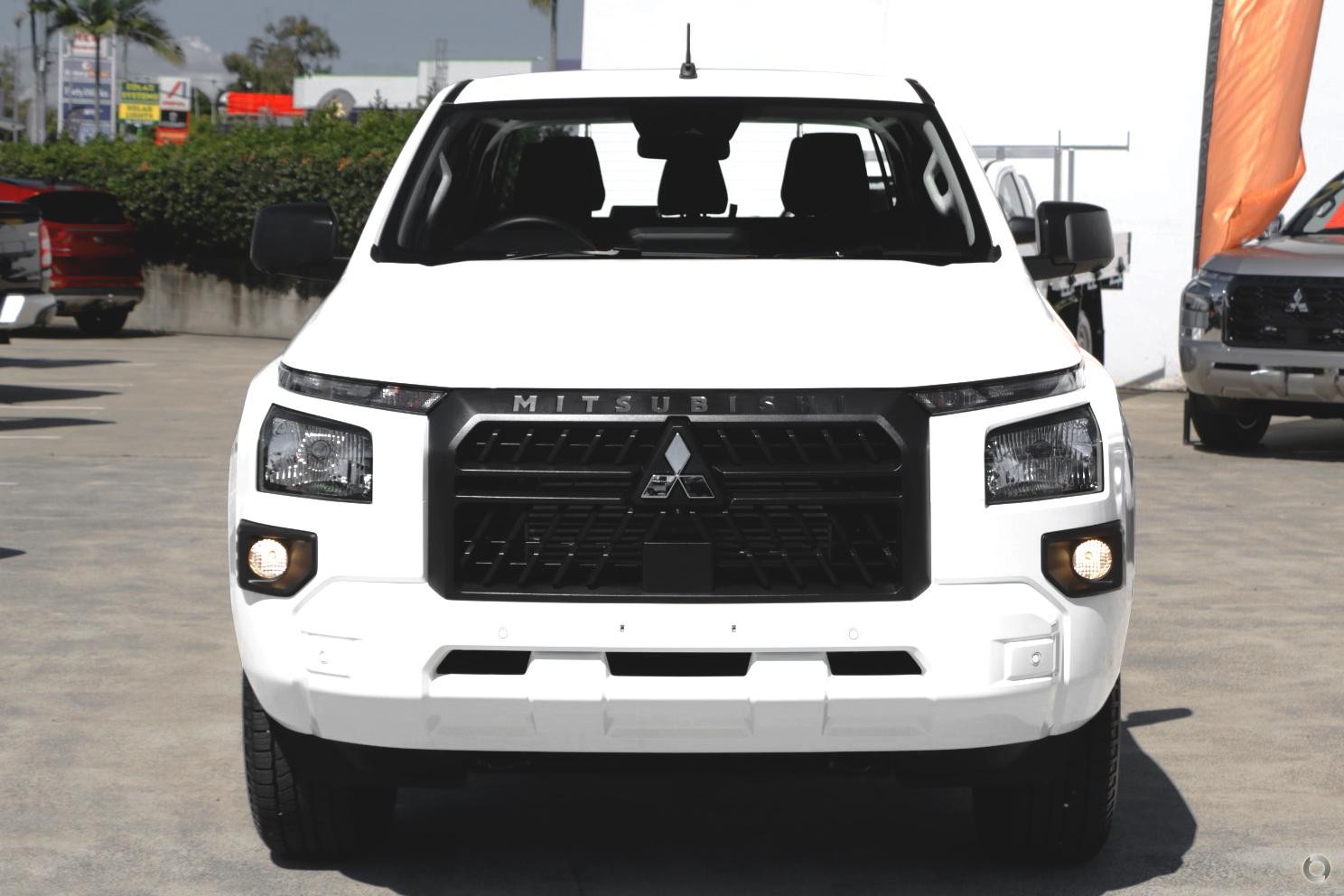 Mitsubishi Triton image 2