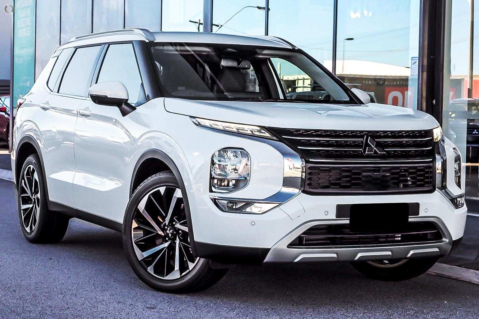 Mitsubishi Outlander image 3