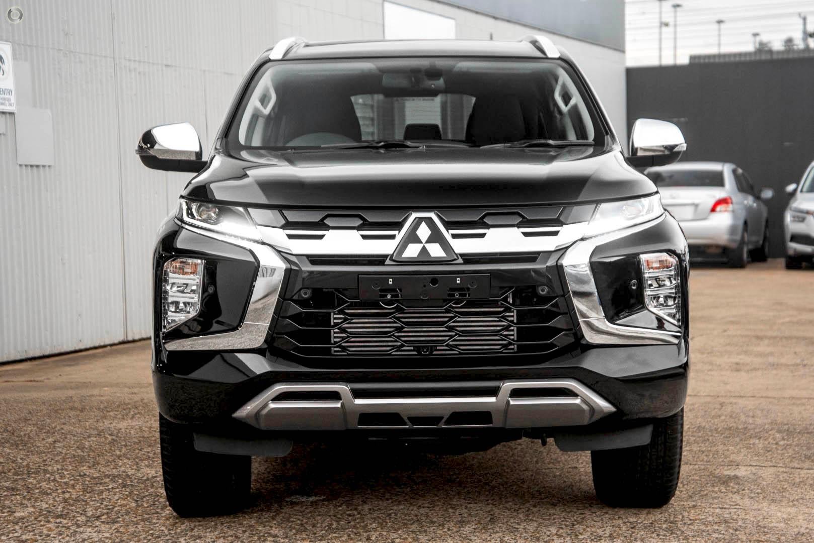 Mitsubishi Pajero Sport image 2