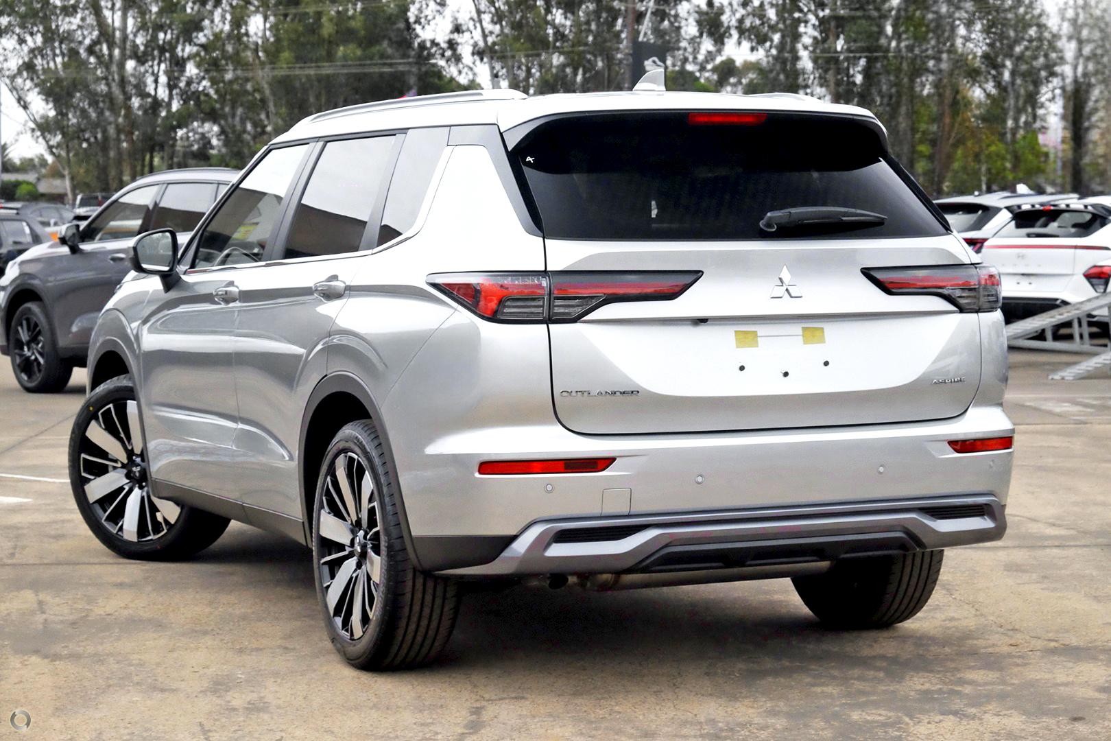 Mitsubishi Outlander image 4