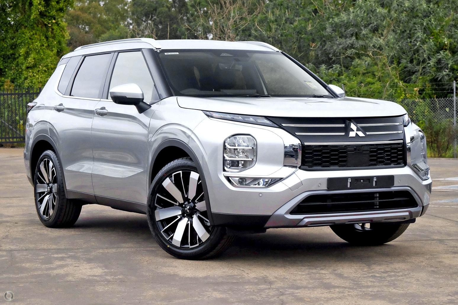 Mitsubishi Outlander image 1