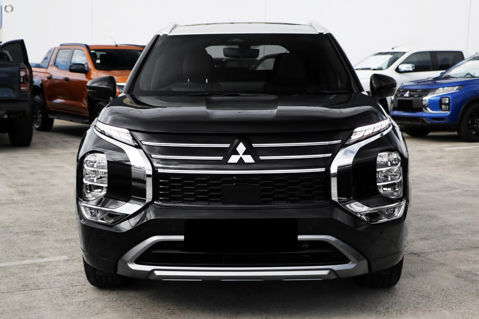 Mitsubishi Outlander image 2