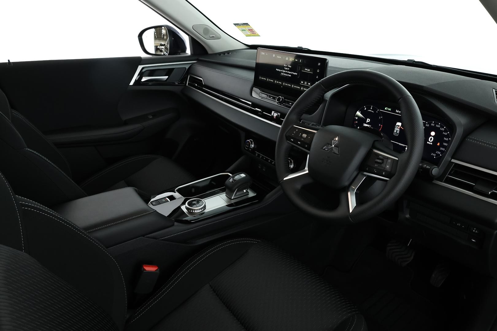 Mitsubishi Outlander image 4