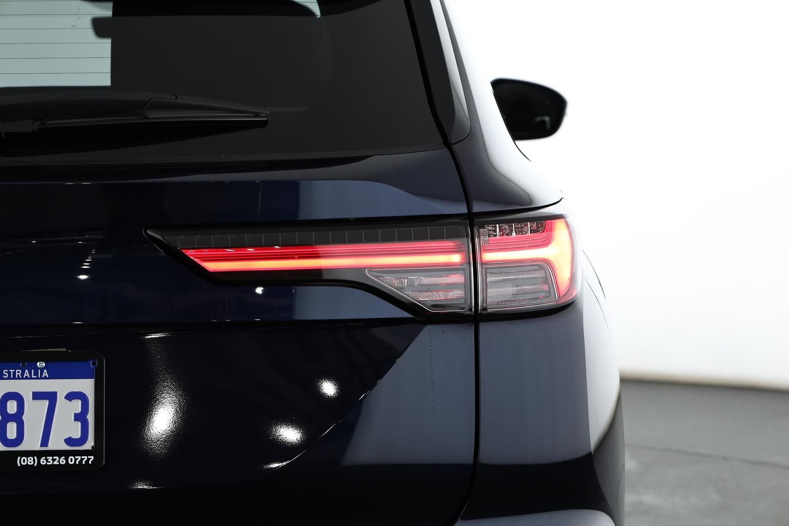 Mitsubishi Outlander image 2