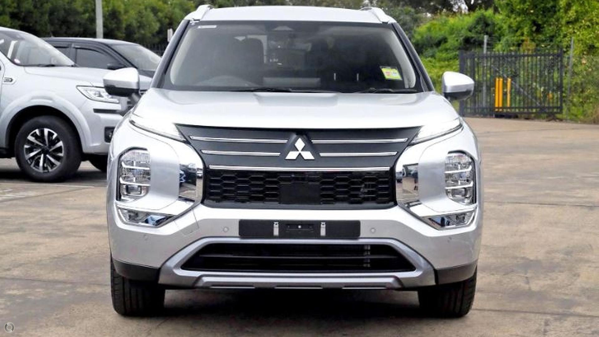 Mitsubishi Outlander image 4