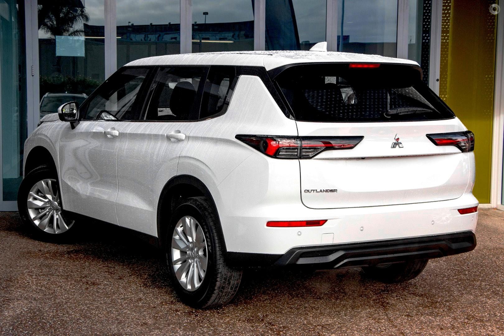 Mitsubishi Outlander image 4