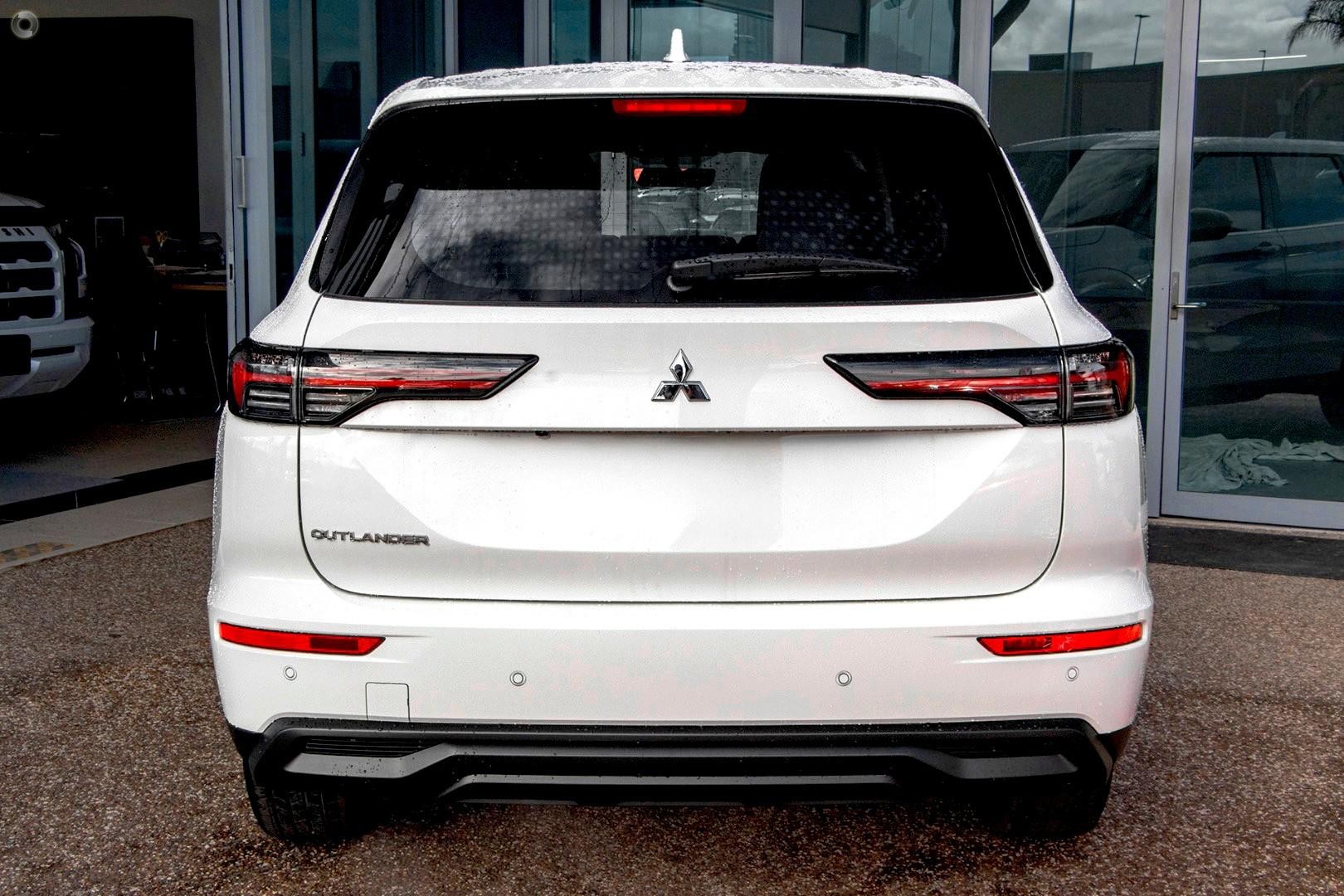 Mitsubishi Outlander image 3