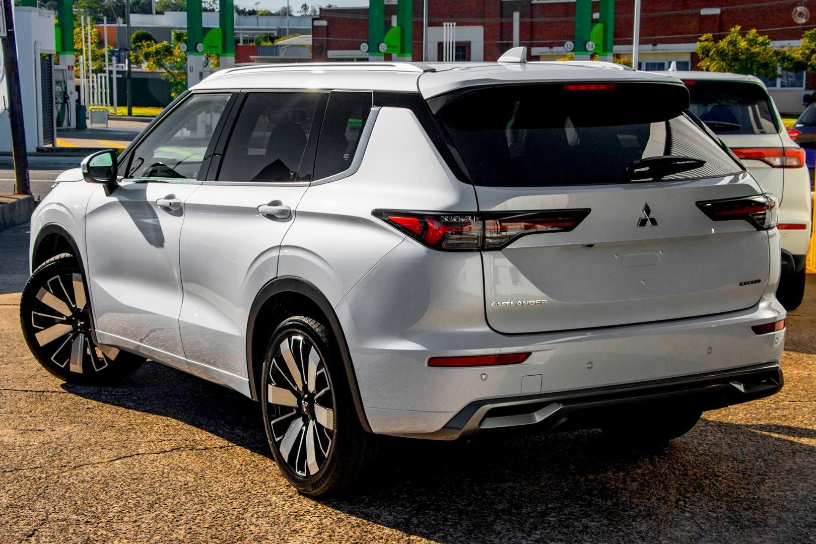 Mitsubishi Outlander image 4