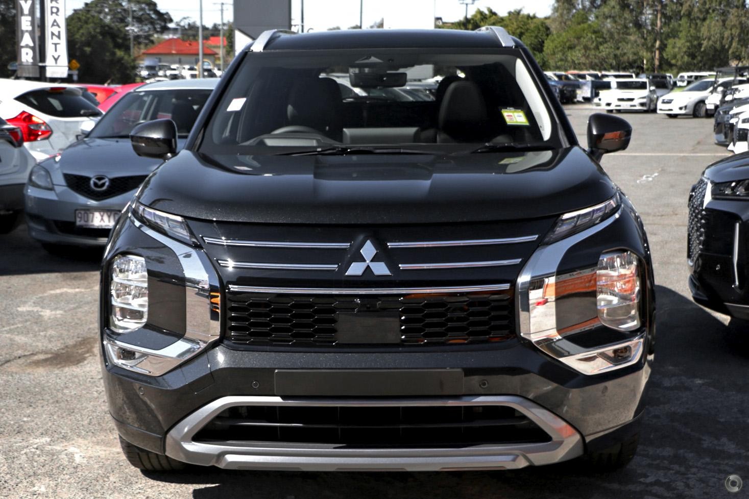 Mitsubishi Outlander image 2