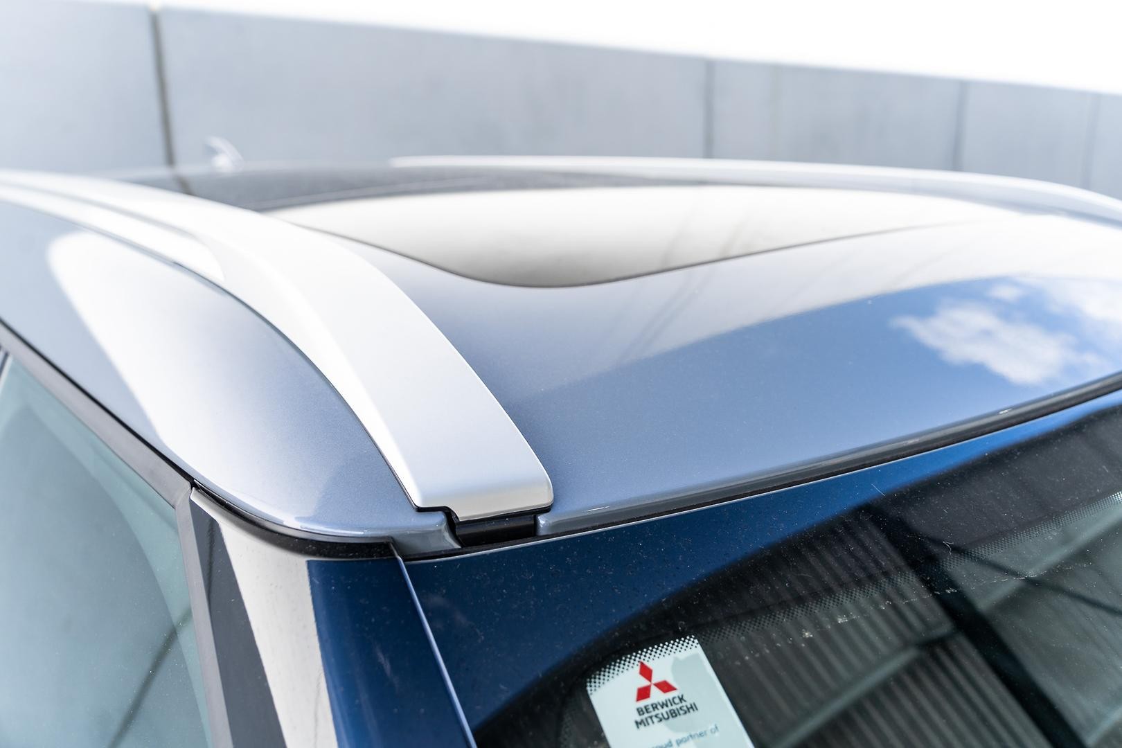 Mitsubishi Outlander image 4