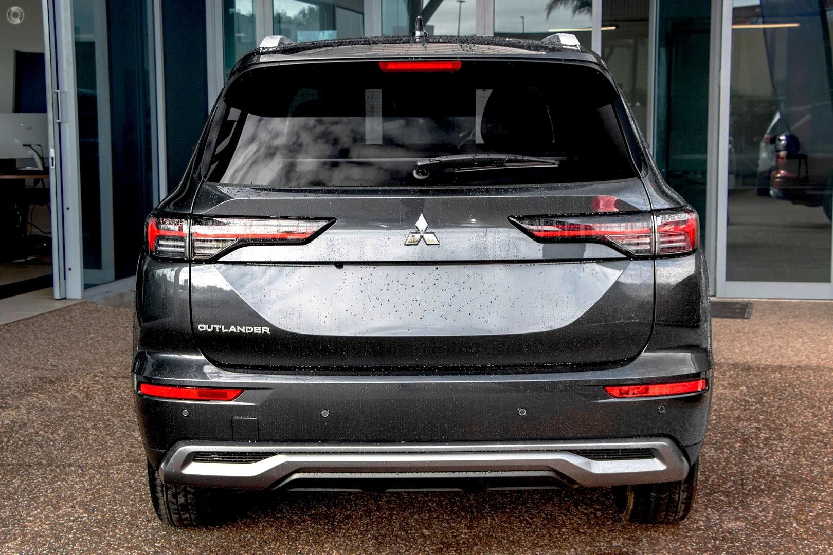 Mitsubishi Outlander image 3