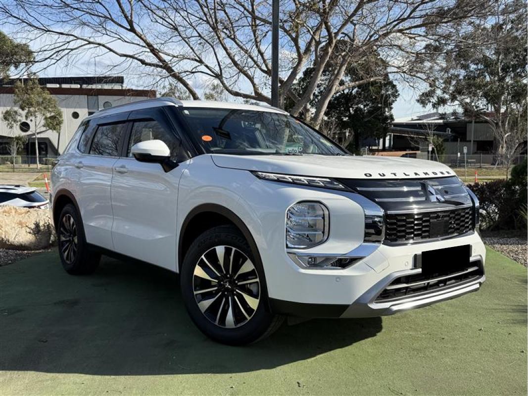 Mitsubishi Outlander image 1