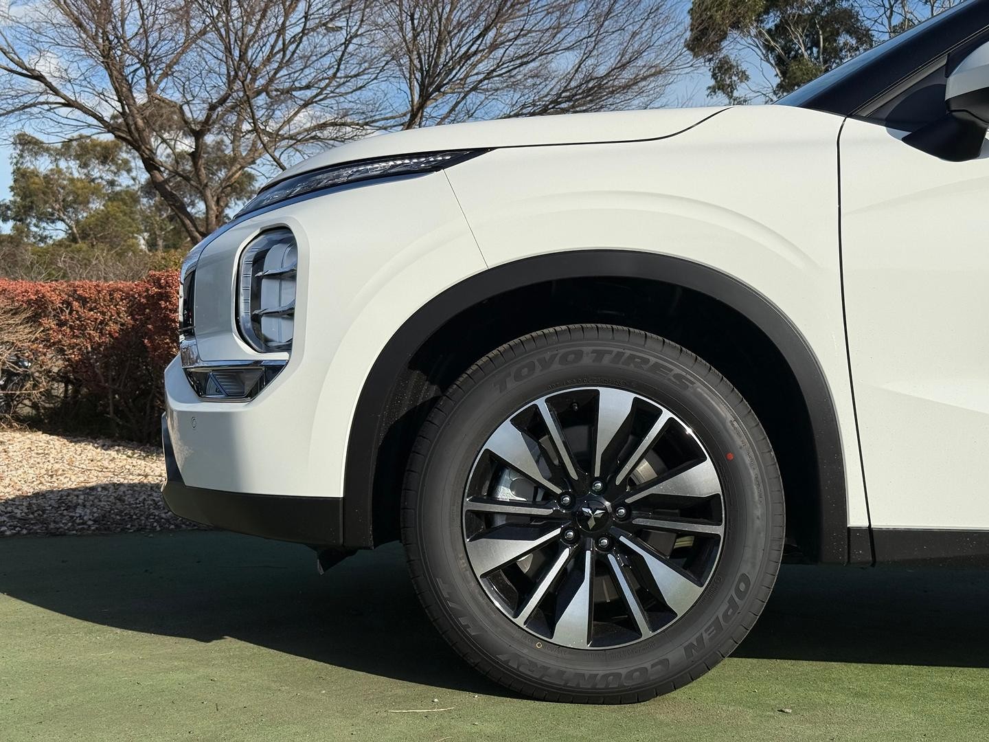Mitsubishi Outlander image 2