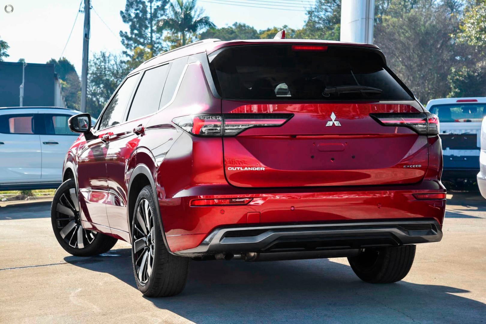 Mitsubishi Outlander image 4