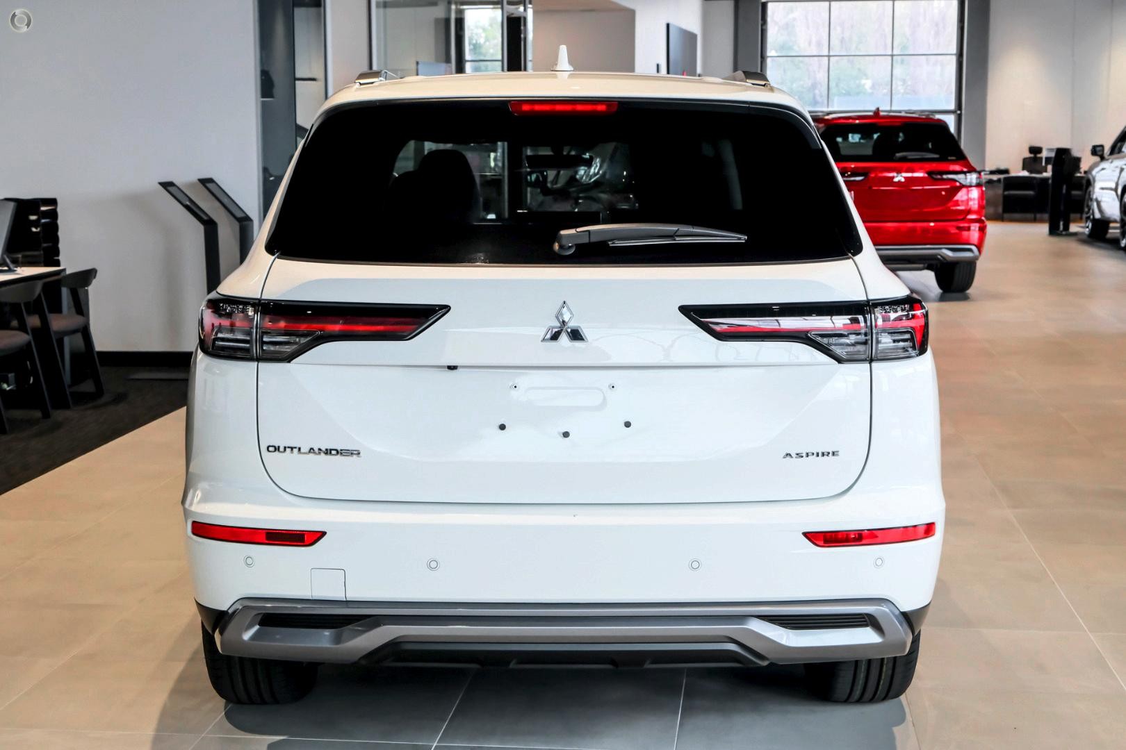 Mitsubishi Outlander image 3