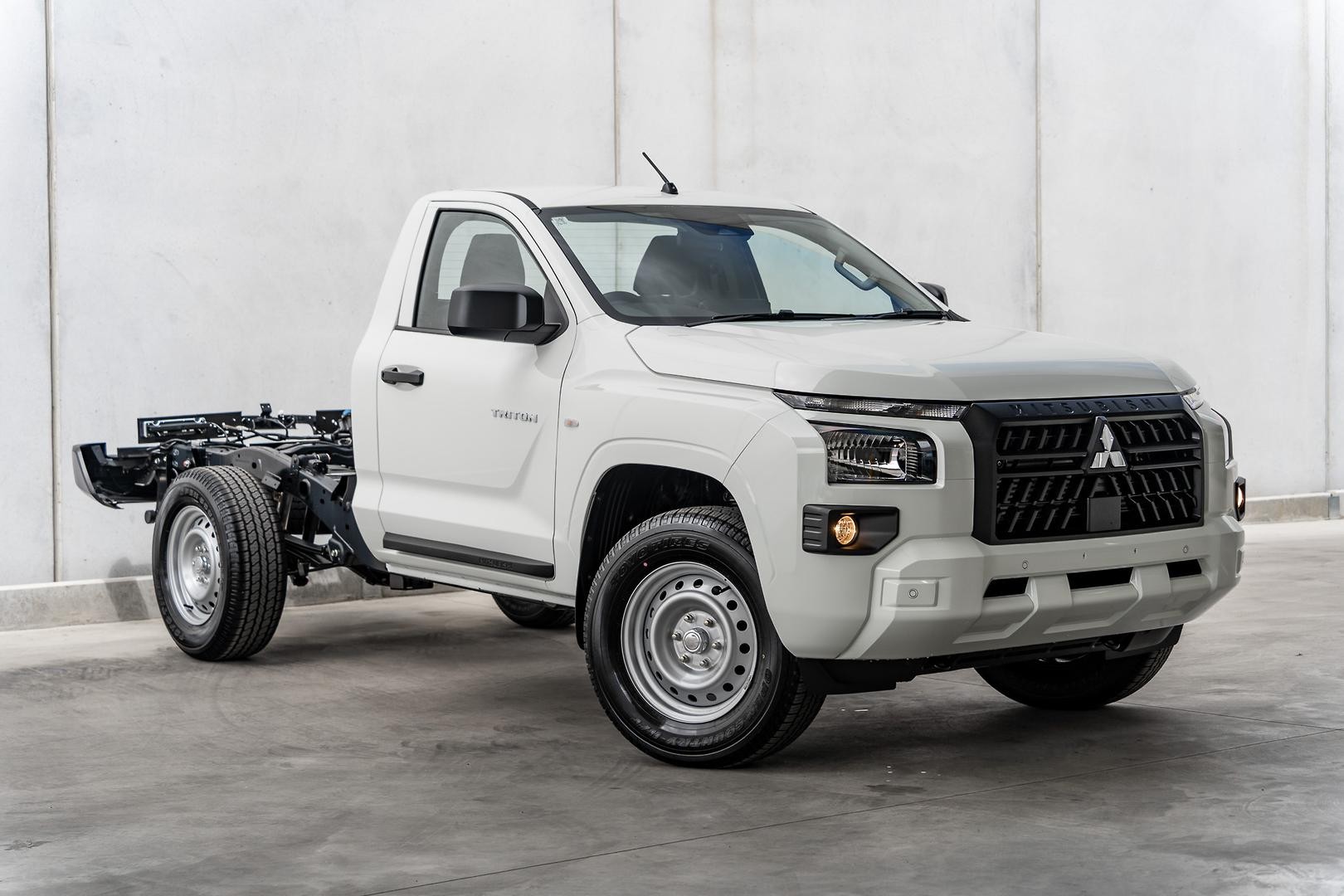 Mitsubishi Triton image 1