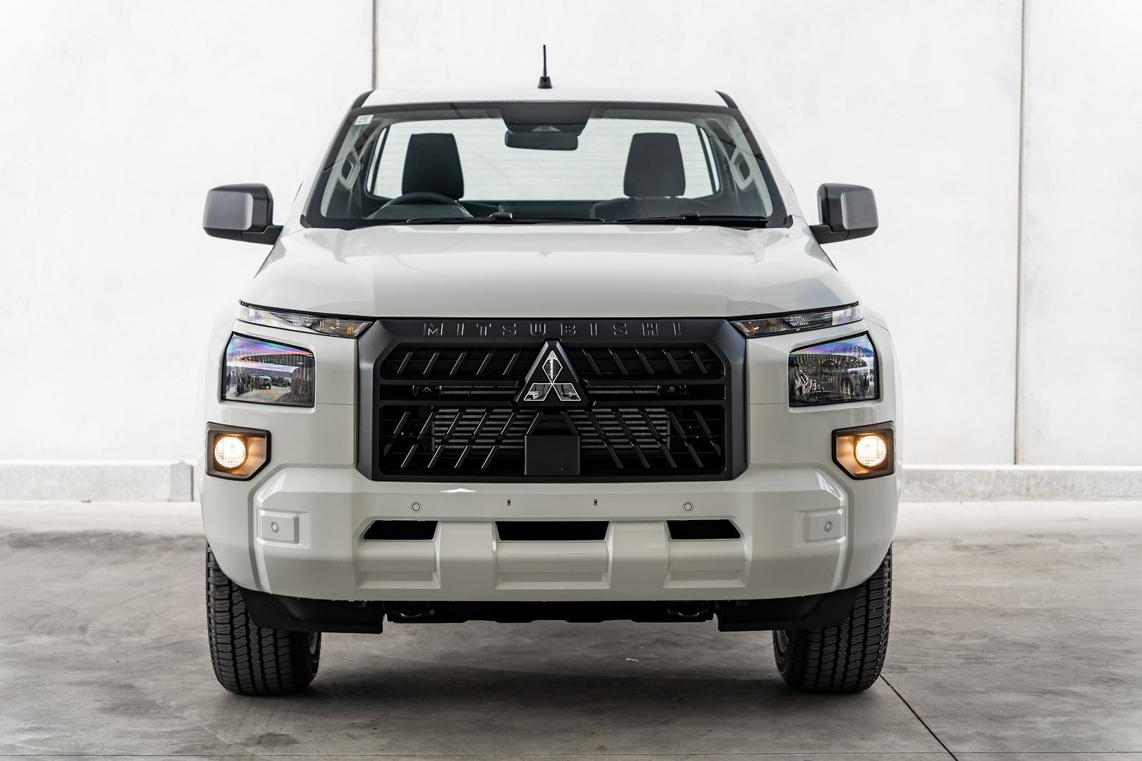 Mitsubishi Triton image 2