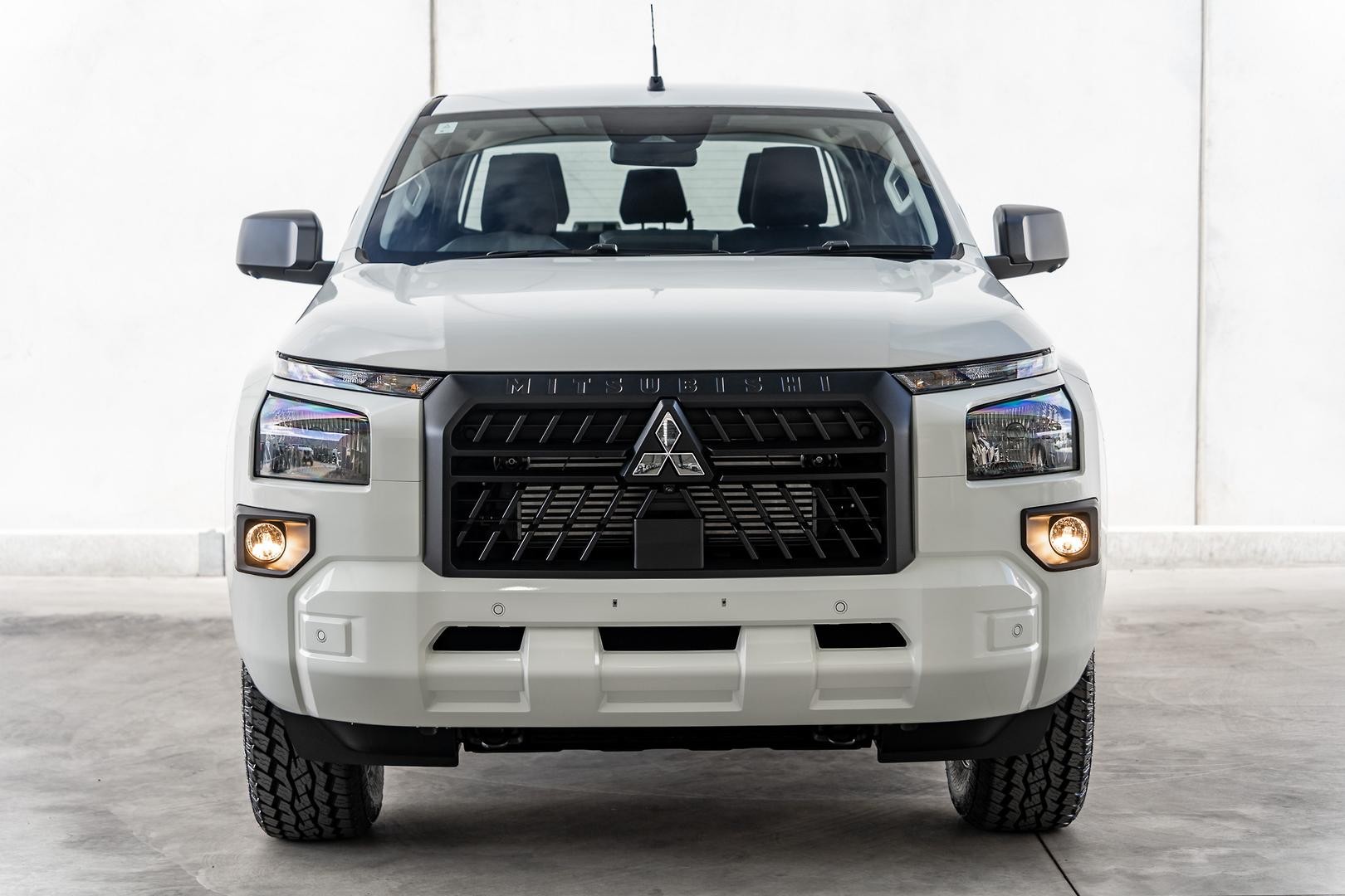 Mitsubishi Triton image 2