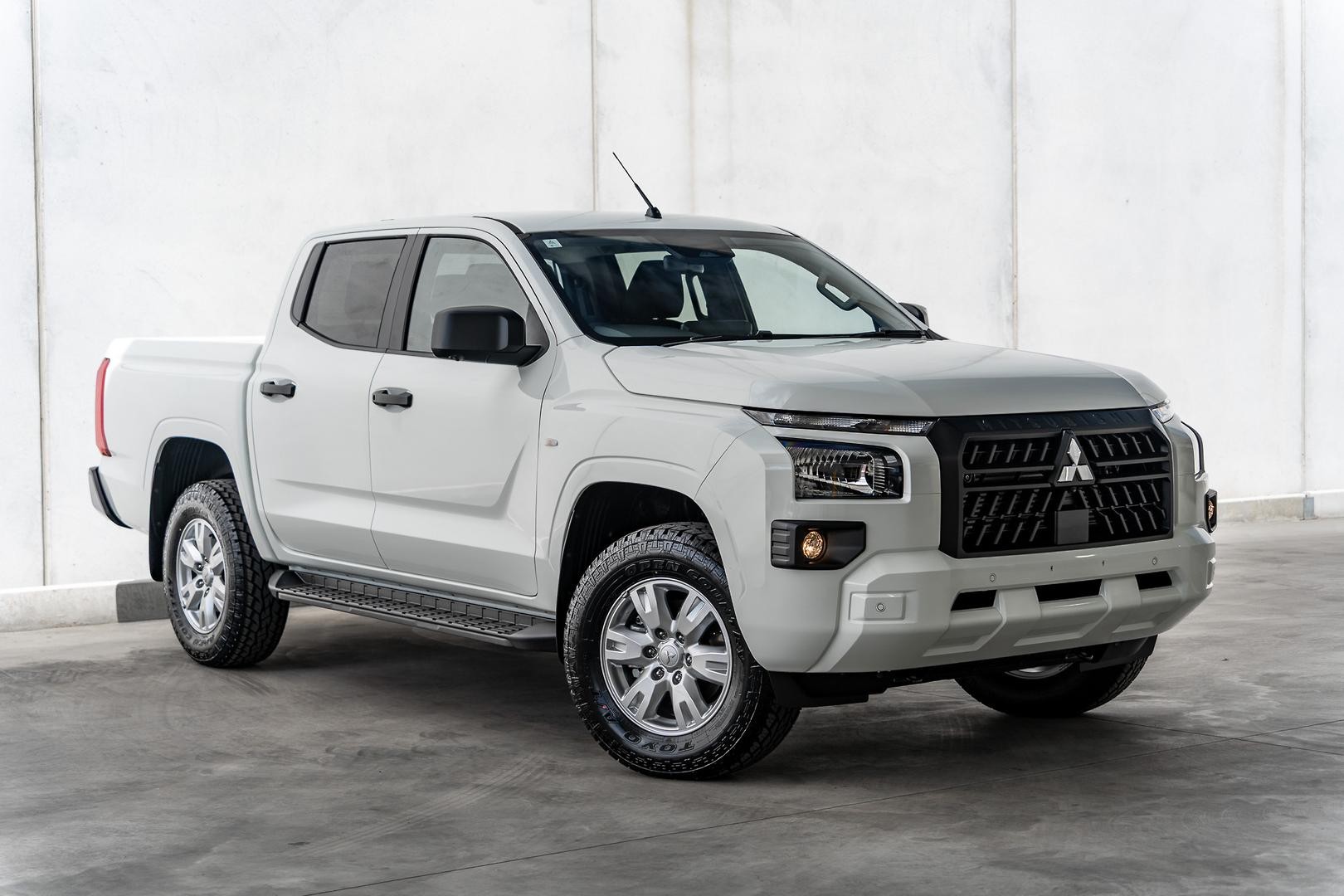 Mitsubishi Triton image 1